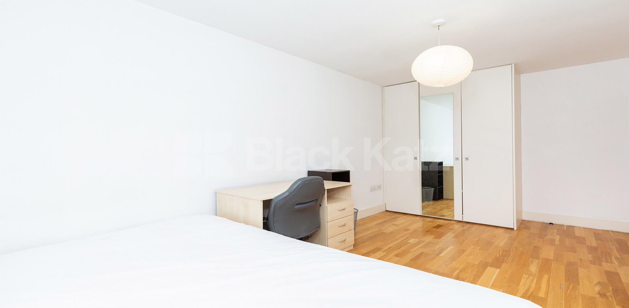 			LUXURY TWO BED TWO BATH  MINUTES TO TUBE!, 2 Bedroom, 2 bath, 1 reception Flat			 Kings Terrace, CAMDEN